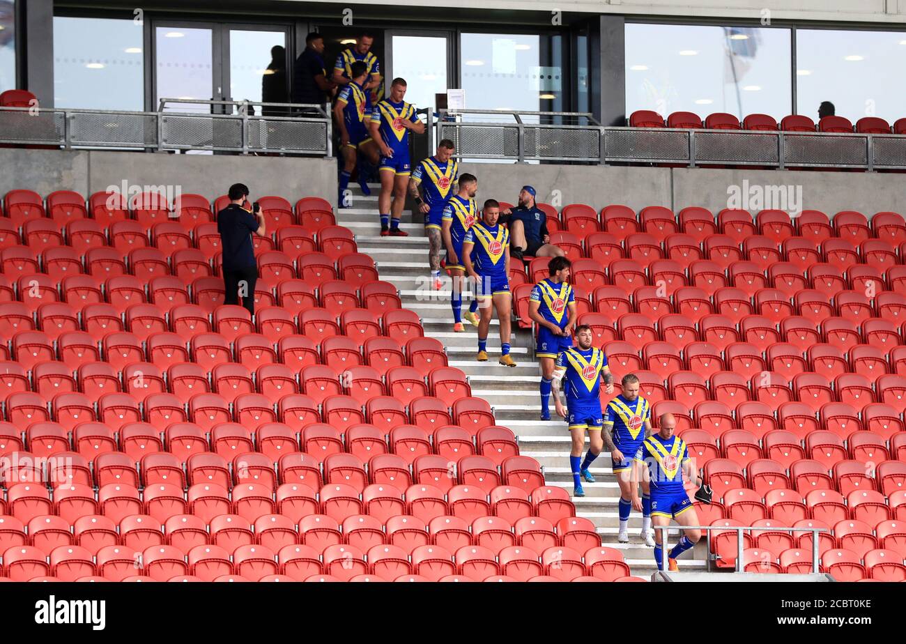 Warrington Wolves players make their way onto the pitch for the Betfred Super League match at The Totally Wicked Stadium, St Helens. Stock Photo