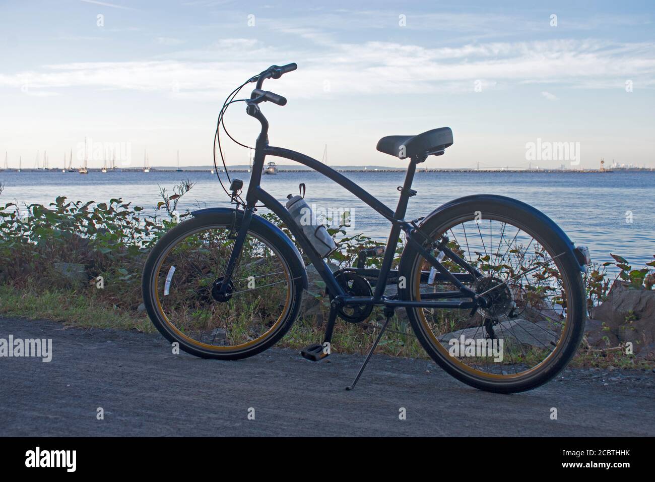 Man's bicycle standing on the kickstand on a sandy track next to the water at the Henry Hudson Trail, Popamora Point, Highlands, New Jersey, USA. Stock Photo