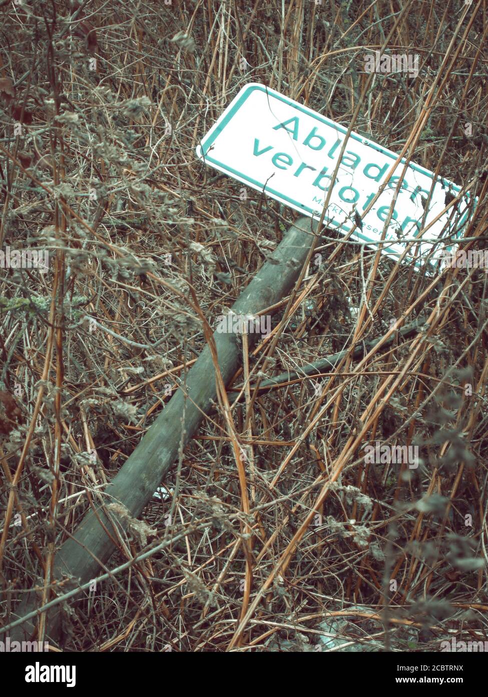 Fallen Sign Unloading prohibition hi-res stock photography and images - Alamy