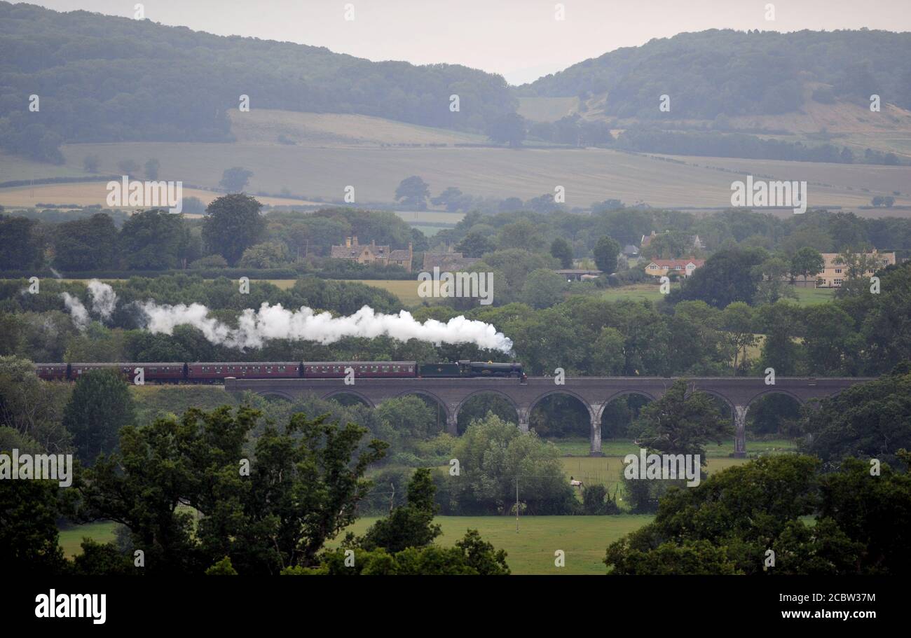 The steam train crosses the Stanway viaduct just north of Toddington Station on its way to Broadway.   Gloucestershire Warwickshire Steam Railway ran Stock Photo