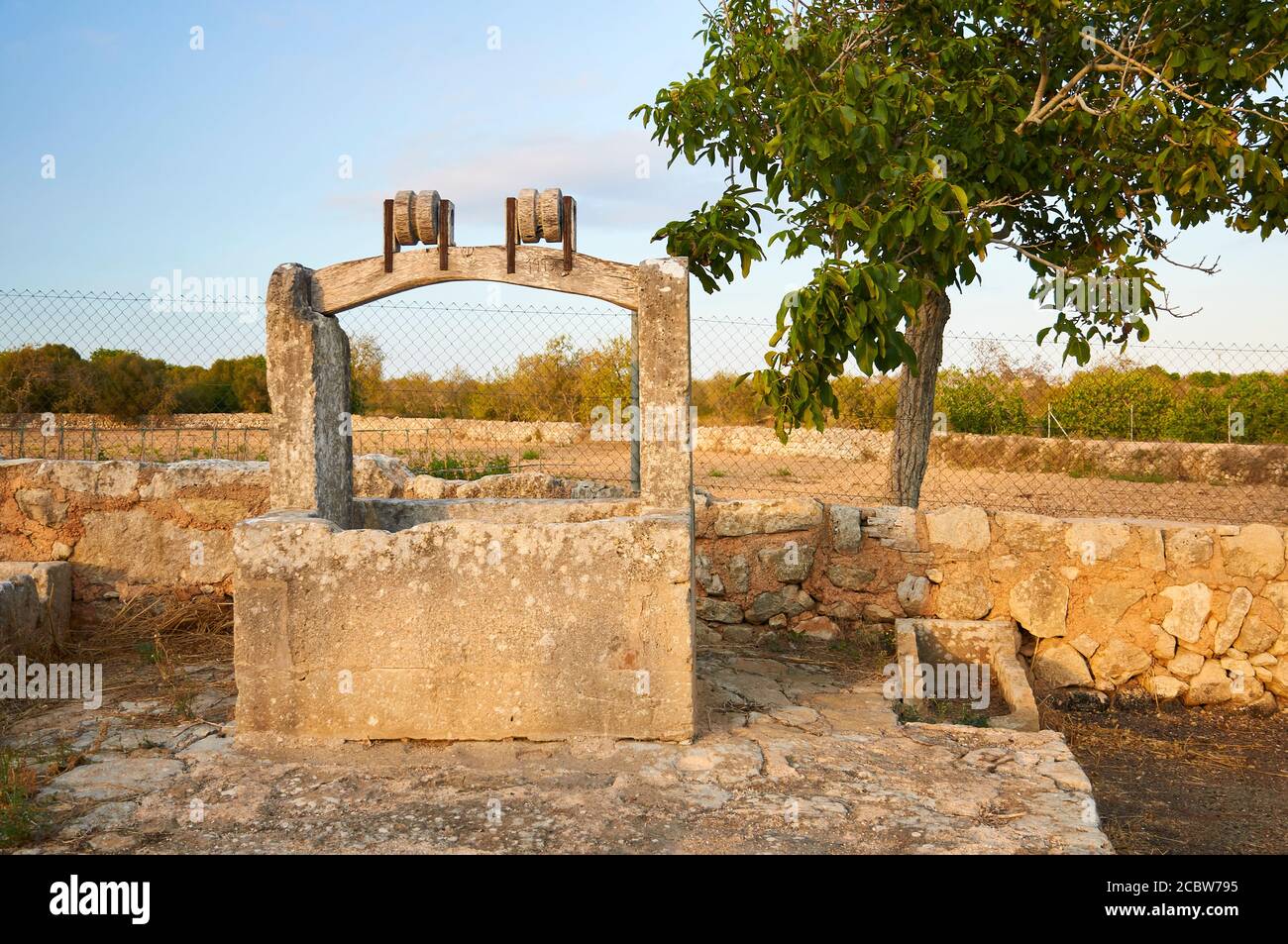 Pou del Rei historical water well in the countryside near s’Alquería Blanca, in southern Mallorca (Santanyí, Majorca, Balearic Islands, Spain) Stock Photo