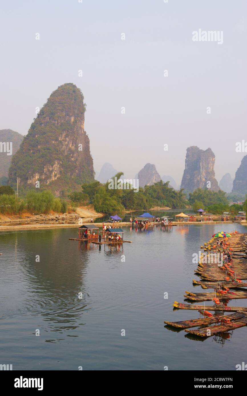 China, Guangxi province, Guilin, Karst Mountain Landscape and Li river around Yangshuo Stock Photo