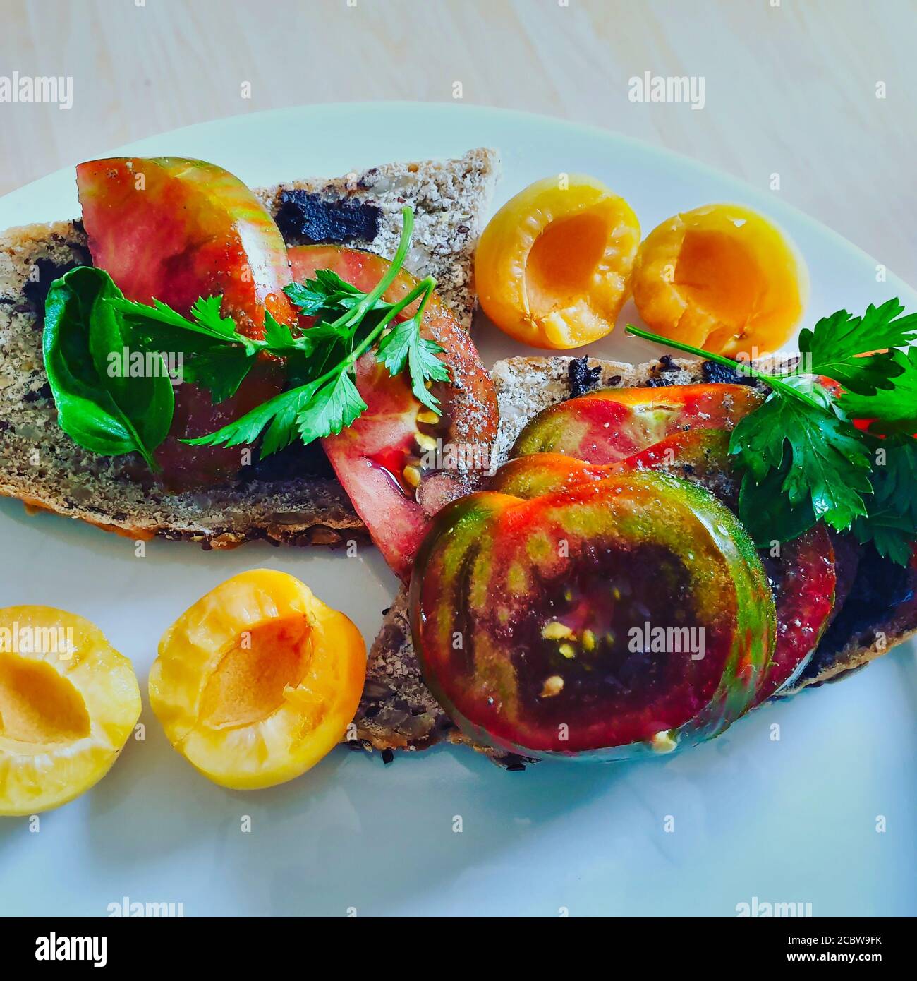 El restaurante del fin del mundo: Tamagoyaki o rollitos de huevo japoneses,  con verduras y versión zebra, image size:1300x1390