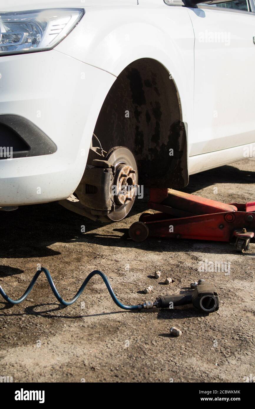 Car without tire hires stock photography and images Alamy