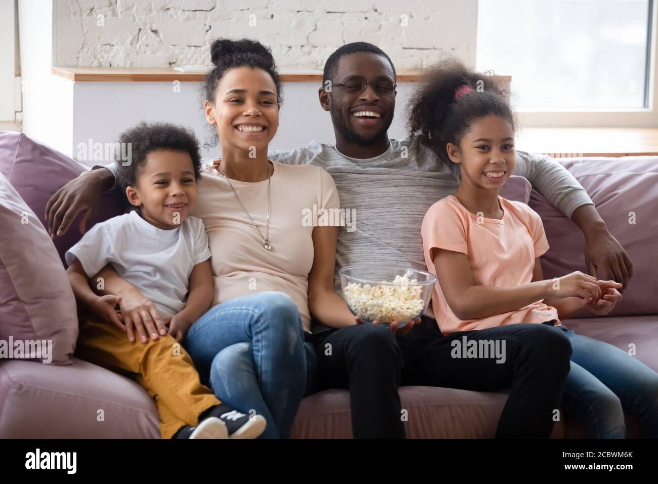 African family watching tv hi-res stock photography and images - Alamy
