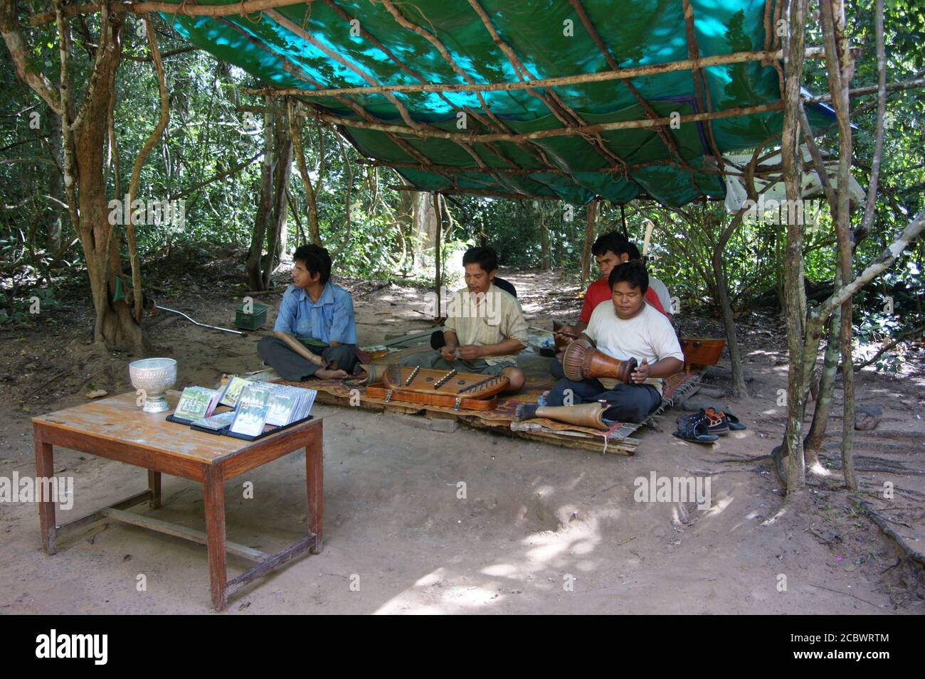 Cambodian musicians ekeing out a living having been maimed by landmines - the legacy of three decaded of brutal war. Stock Photo