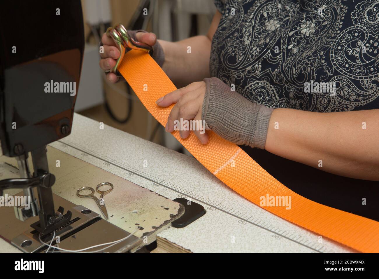 Industrial sewing machine sews a webbing sling. Manufacture of textile