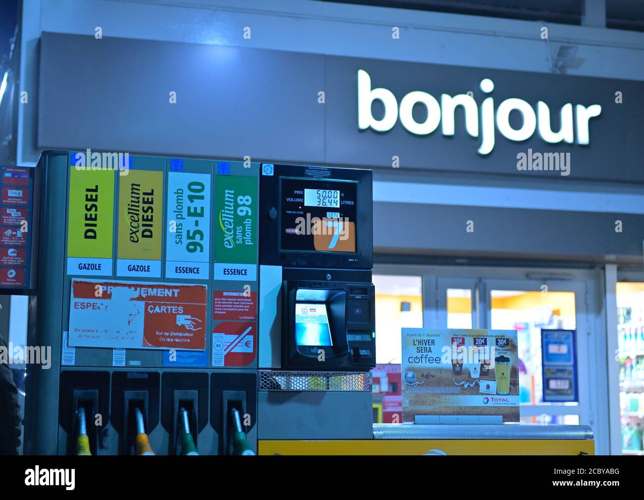A Bonjour gas station shop in Avignon, Provence FR Stock Photo