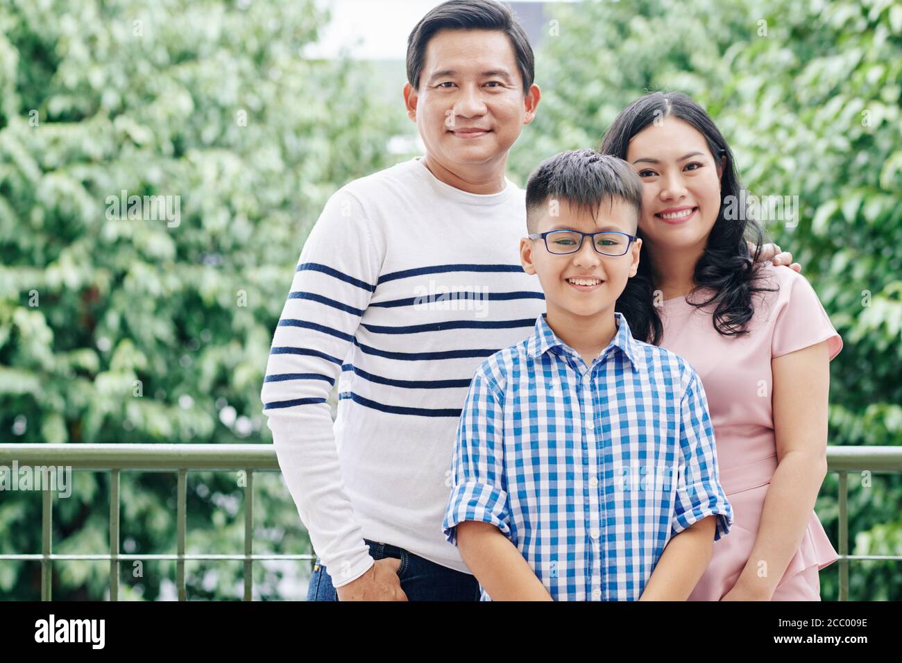 Happy Vietnamese family Stock Photo Alamy