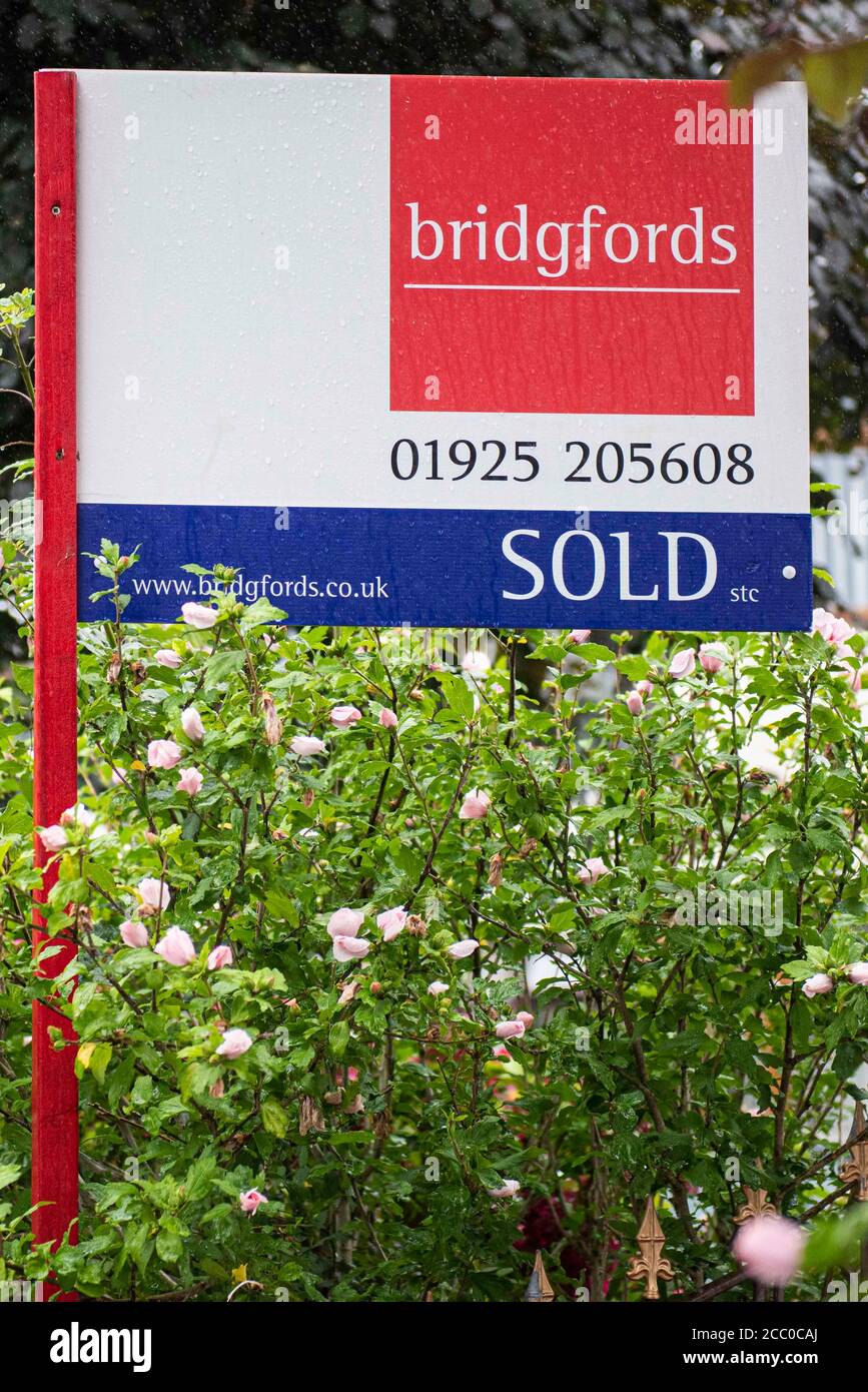 A sign reads 'Sold' in front of a house in Newton-le-Willows Stock Photo