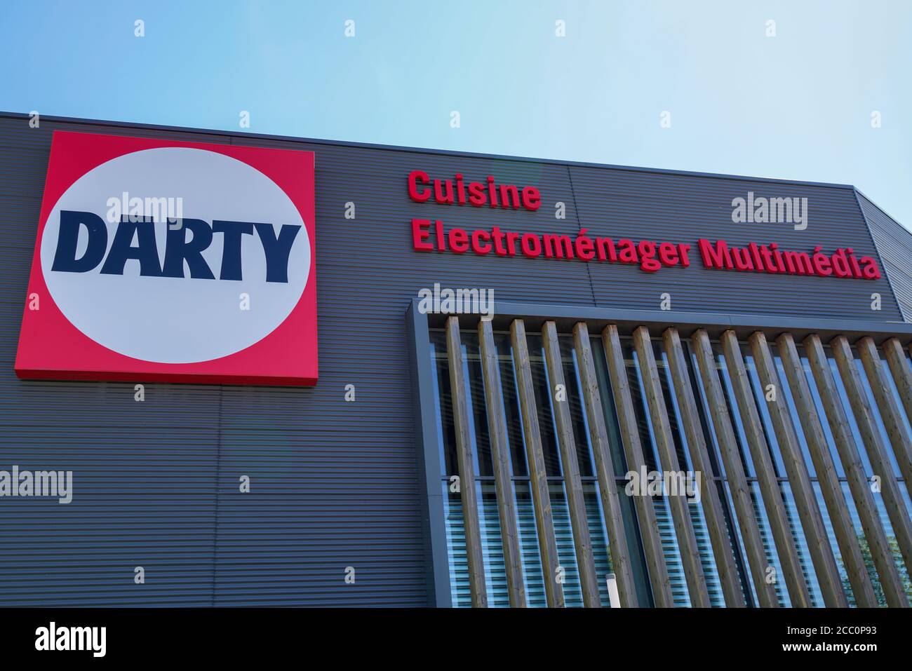 Bordeaux Aquitaine France 08 10 Darty Logo And Text Sign In Building Facade Entrance Of Shop High Tech French Store Stock Photo Alamy