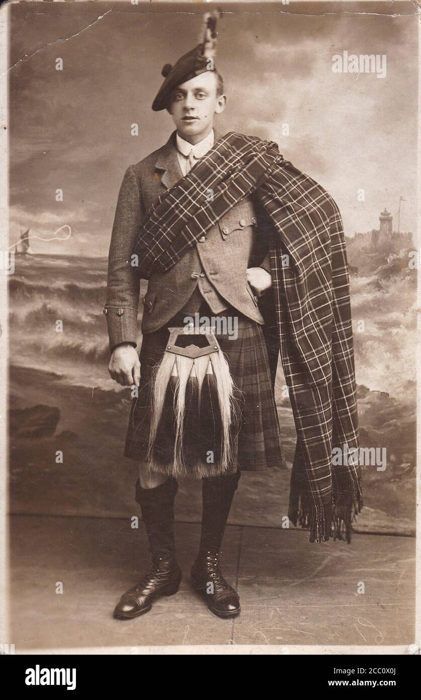 Scottish military uniform hi-res stock photography and images - Alamy