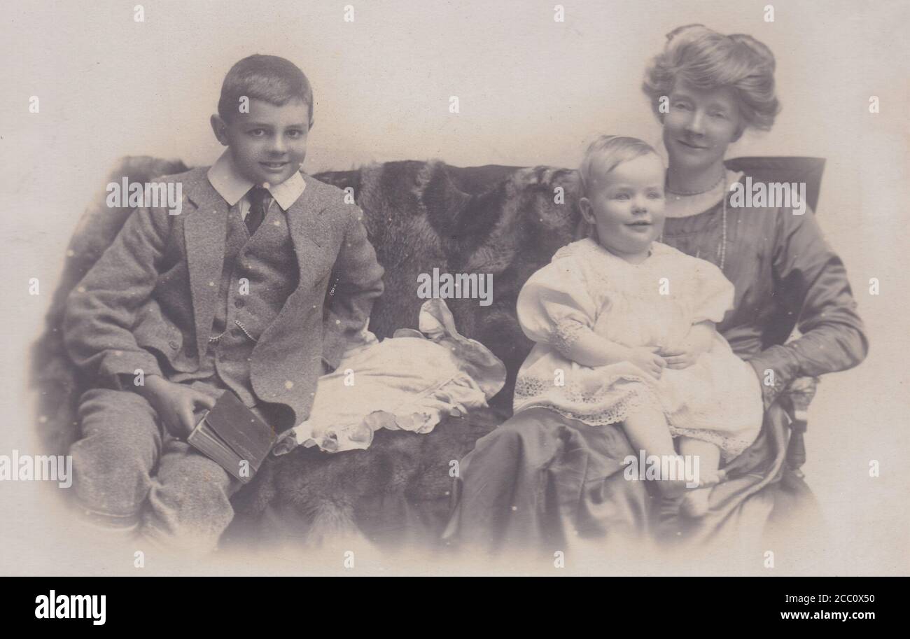 Vintage black and white photo of a 1900s family Stock Photo