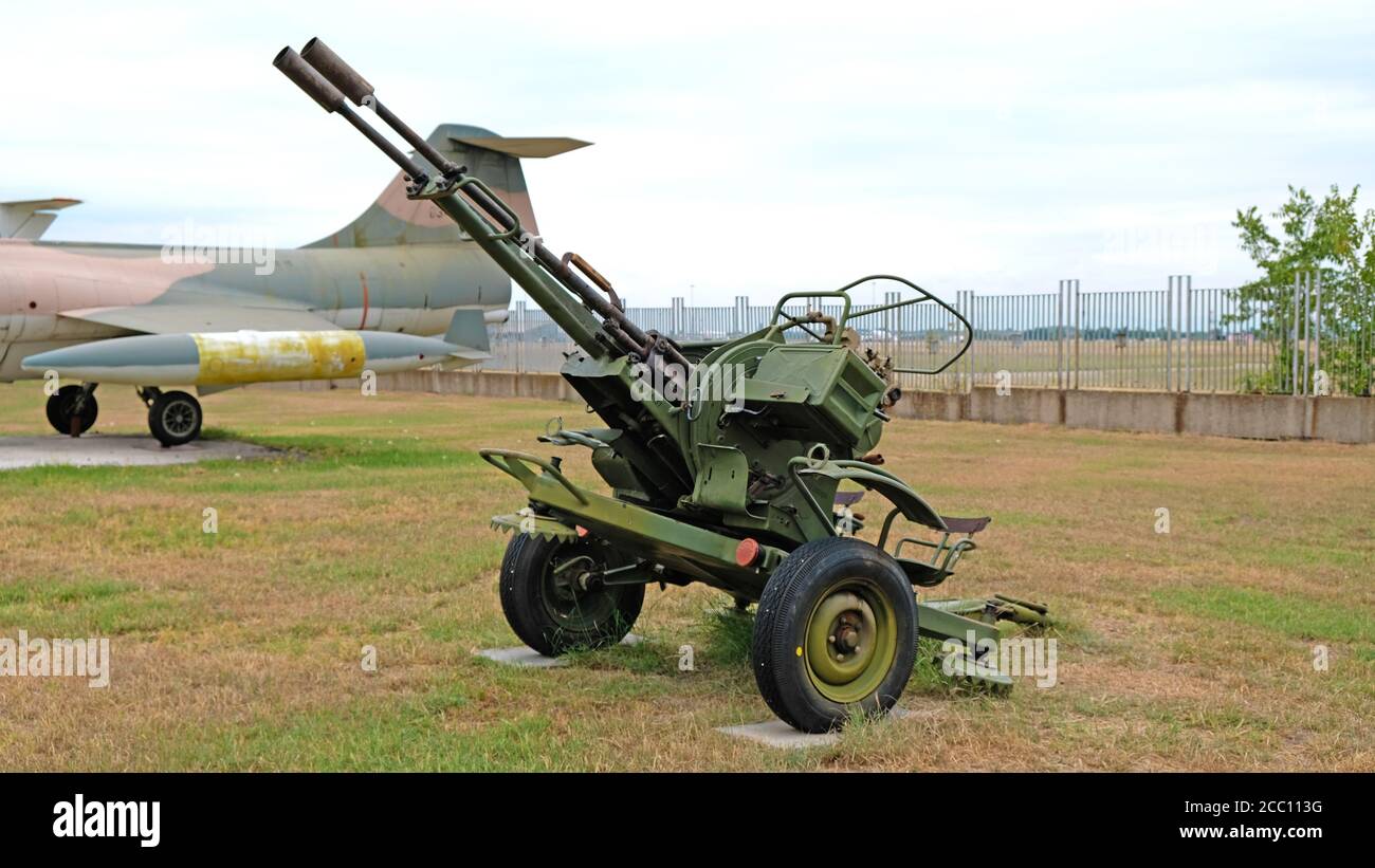 Anti-aircraft system ZU-23-2 Stock Photo - Alamy