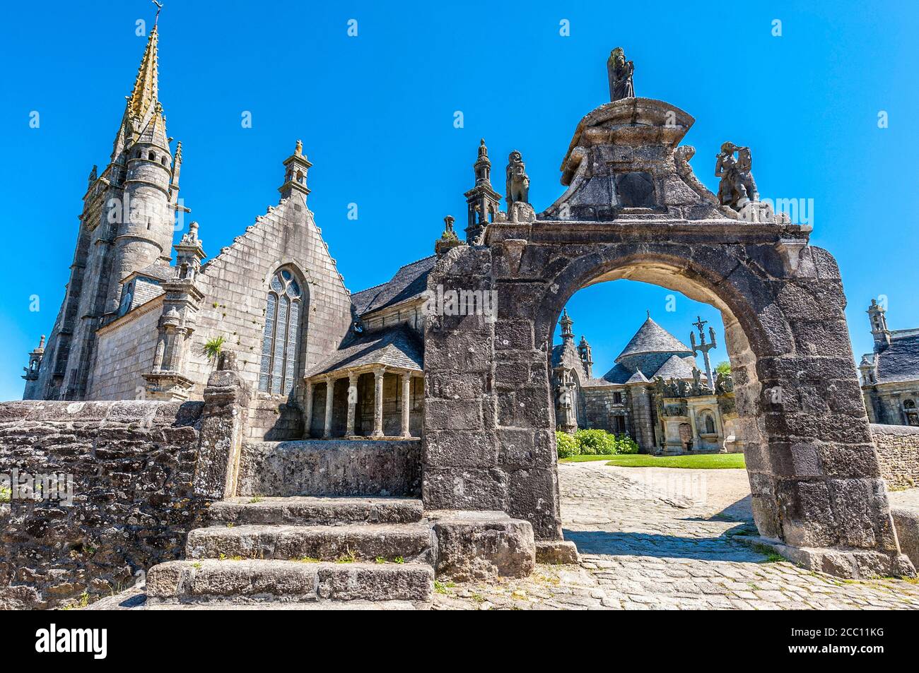 France, Bretagne, Monts d'Arree, Guimiliau churchyard, triumphal gate and church Stock Photo