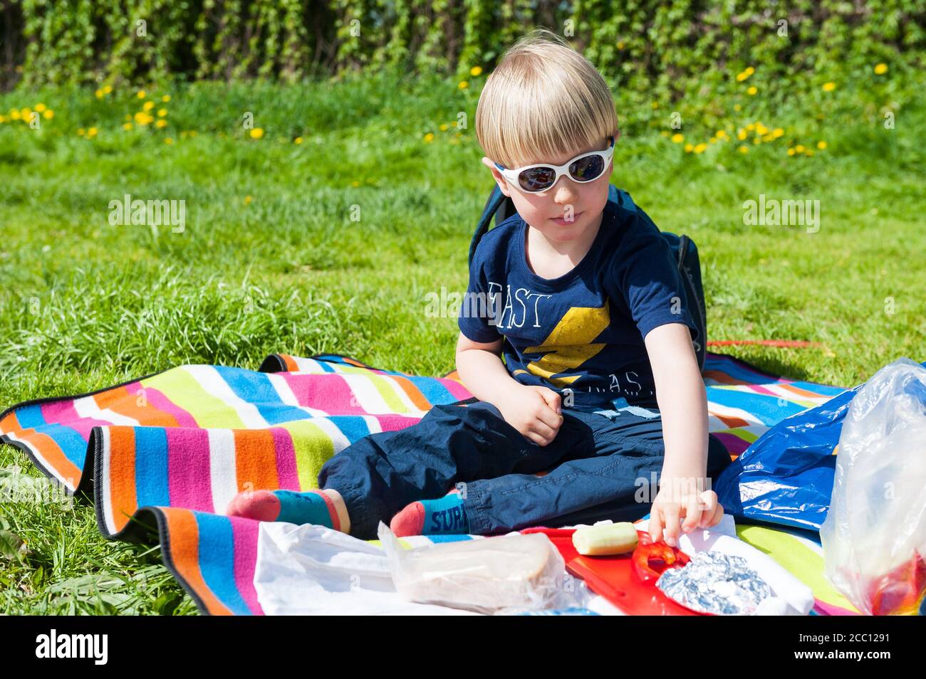 4 year old boy eating vegetables Stock Photo - Alamy