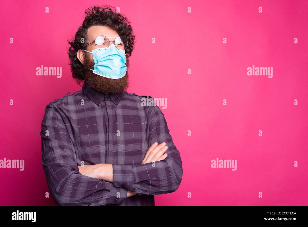 Download Beard Mask High Resolution Stock Photography And Images Alamy Yellowimages Mockups