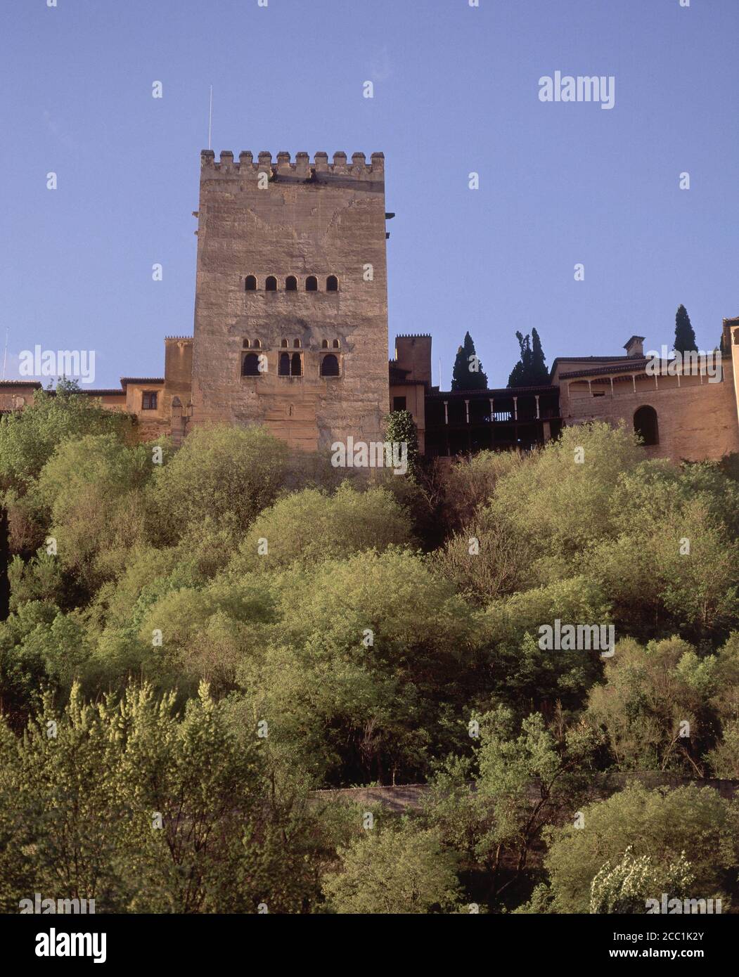 VISTA DE LA TORRE DE COMARES Y LOS ALREDEDORES-ARQUITECTURA NAZARI-S ...