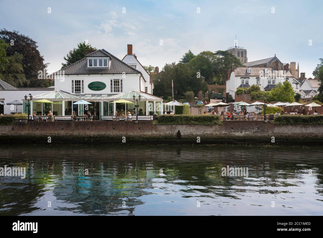 Beccles hotel, view of the riverside terrace of the 16th century