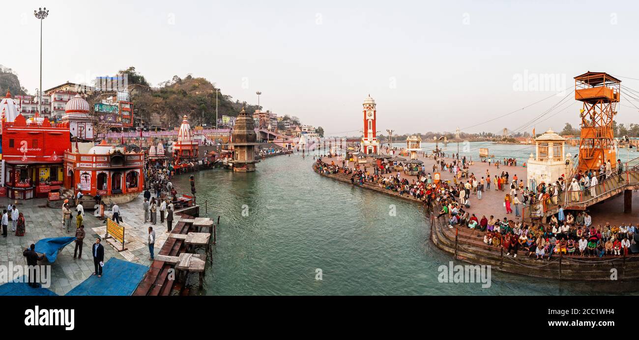 India, Uttarakhand, People at Har Ki Pauri Ghat on River Ganges Stock Photo