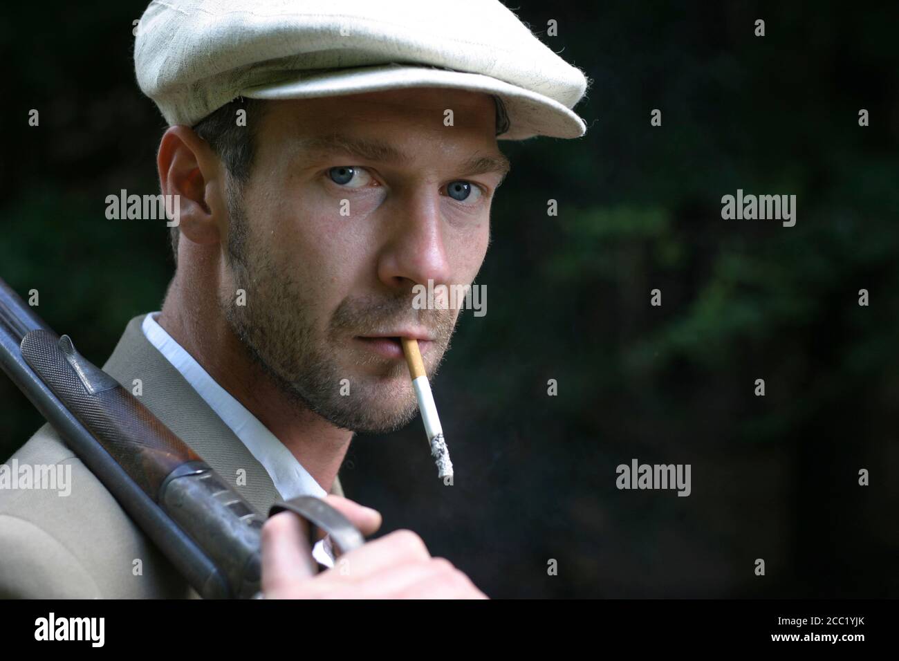Shoulder gun hires stock photography and images Alamy