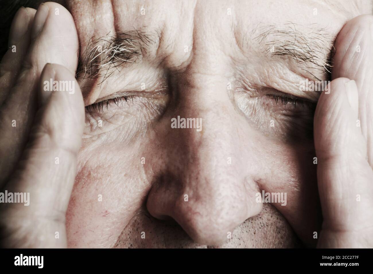 Old man eyes closed hi-res stock photography and images - Alamy