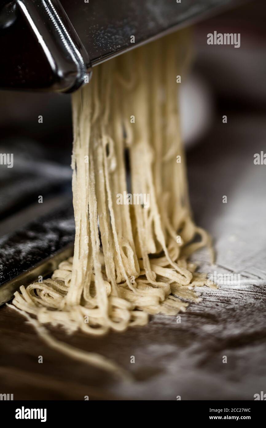 https://c8.alamy.com/comp/2CC27WC/fresh-pasta-coming-out-of-machine-close-up-2CC27WC.jpg