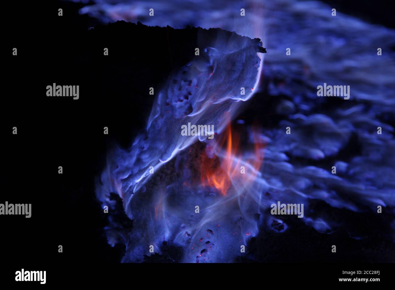 Ijen burning sulphur sulfur indonesia hires stock photography and