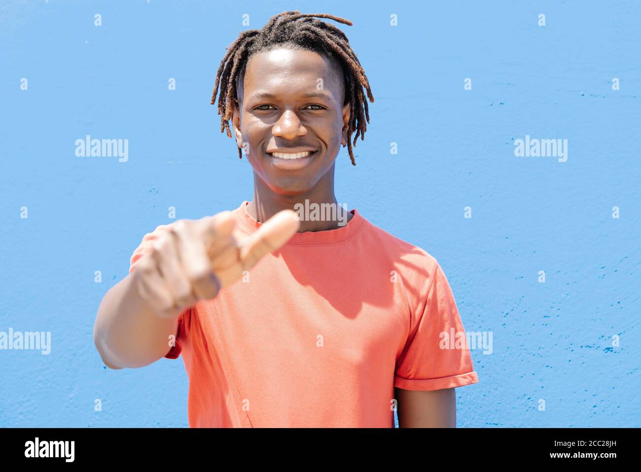 Black man pointing point hi-res stock photography and images - Alamy