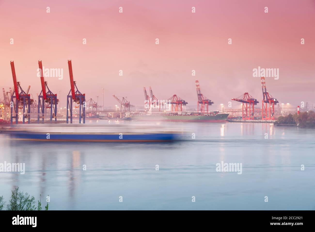 Harbour container crane hi-res stock photography and images - Alamy