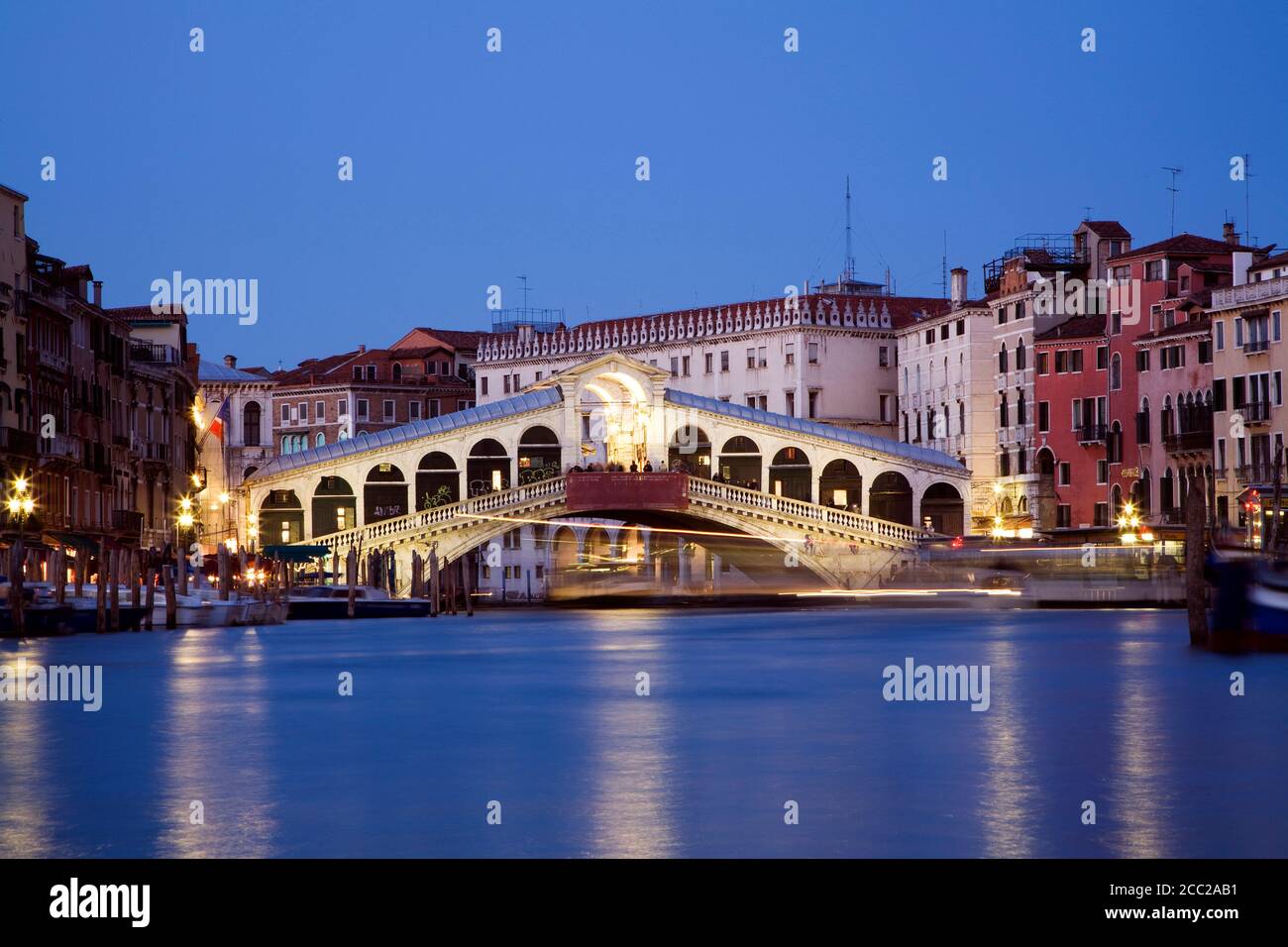 Venice grand canal rialto bridge hi-res stock photography and images ...