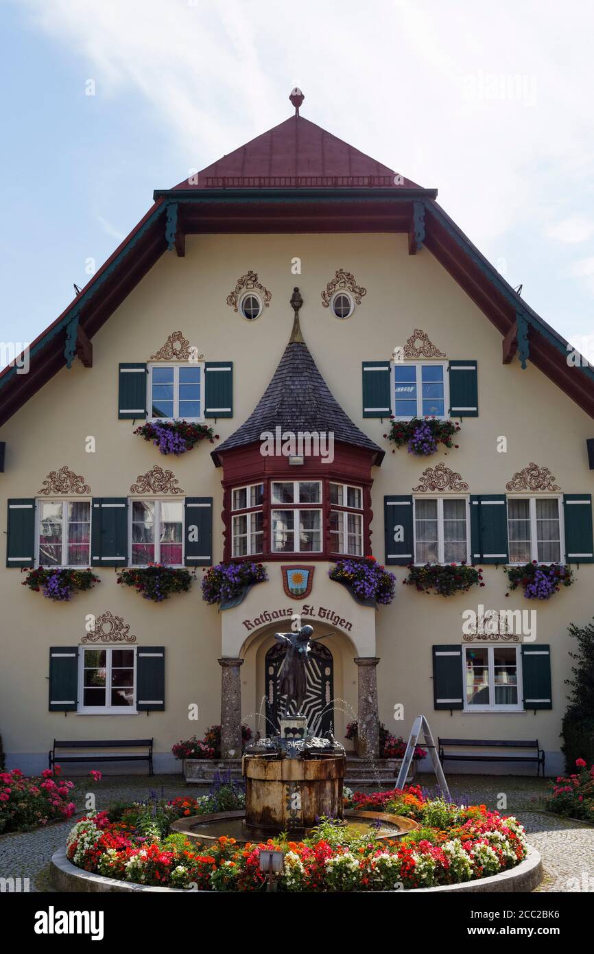 Austria, Salzkammergut, Mozart fountain at St. Gilgen Stock Photo Alamy