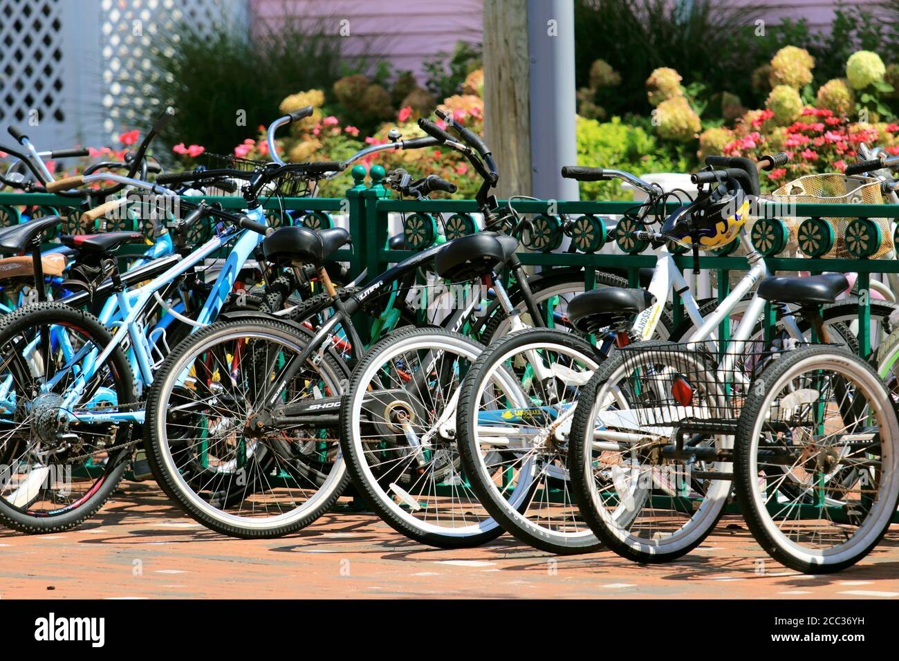 Low bicycle racks hires stock photography and images Alamy