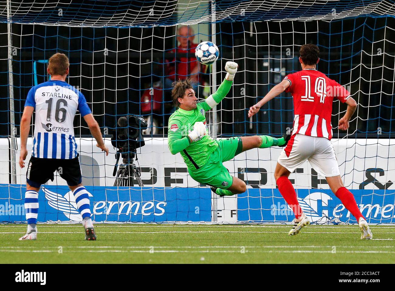 Eindhoven, Netherlands. 17th Aug, 2020. EINDHOVEN, 17-08-2020, Jan Louwers Stadion, Eindhoven - Jong PSV, pre-season 2020-2021. FC Eindhoven goalkeeper Ruud Swinkels during the game Eindhoven - Jong PSV (1-0). Credit: Pro Shots/Alamy Live News Stock Photo