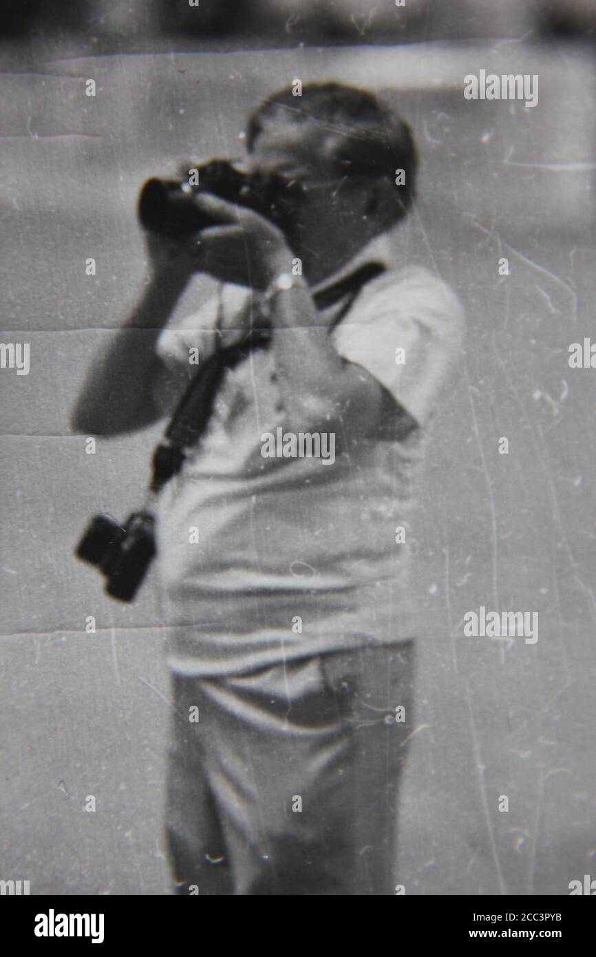 1970s-photographer-taking-picture-hi-res-stock-photography-and-images
