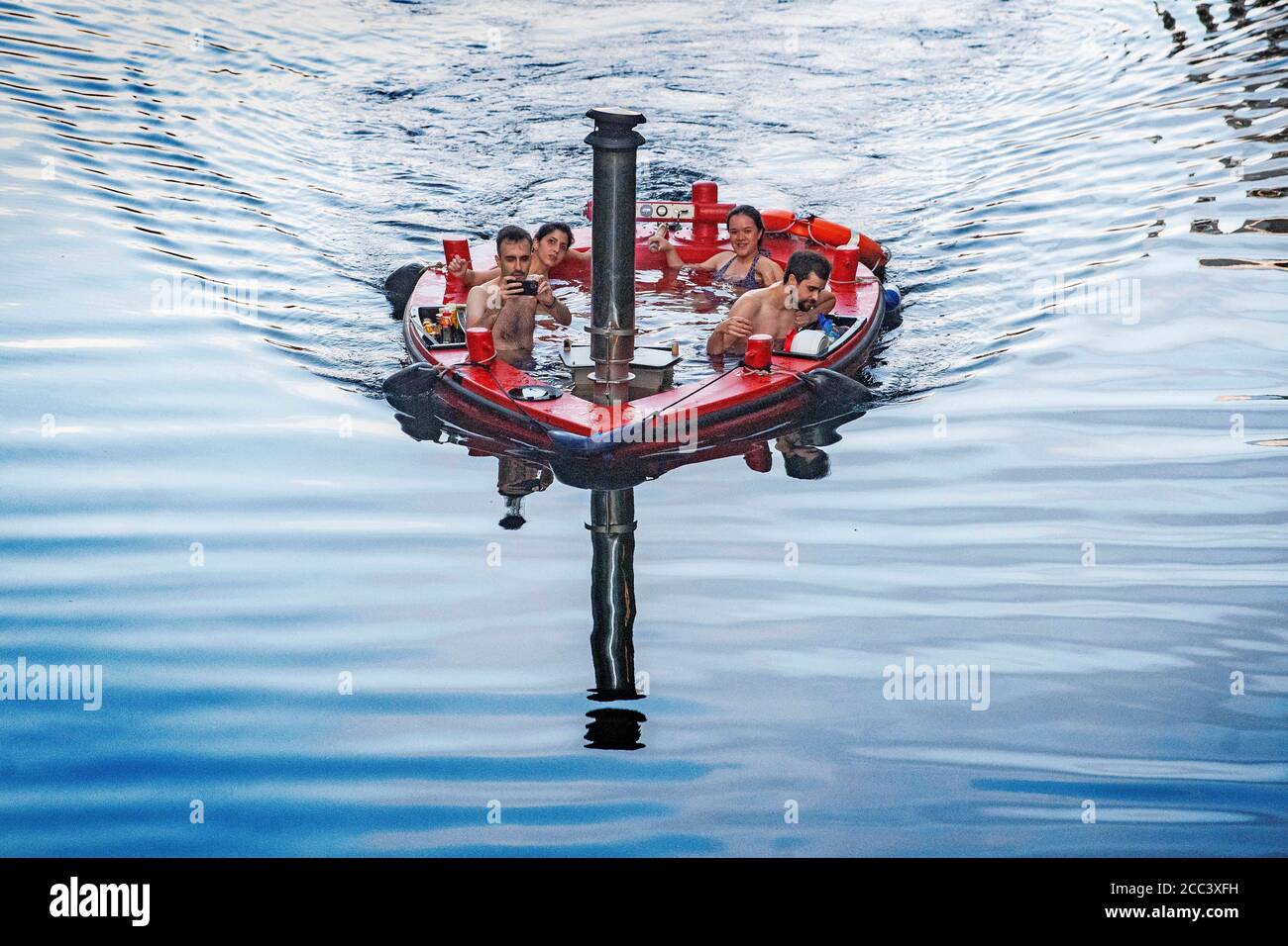 London hot tub boat hires stock photography and images Alamy