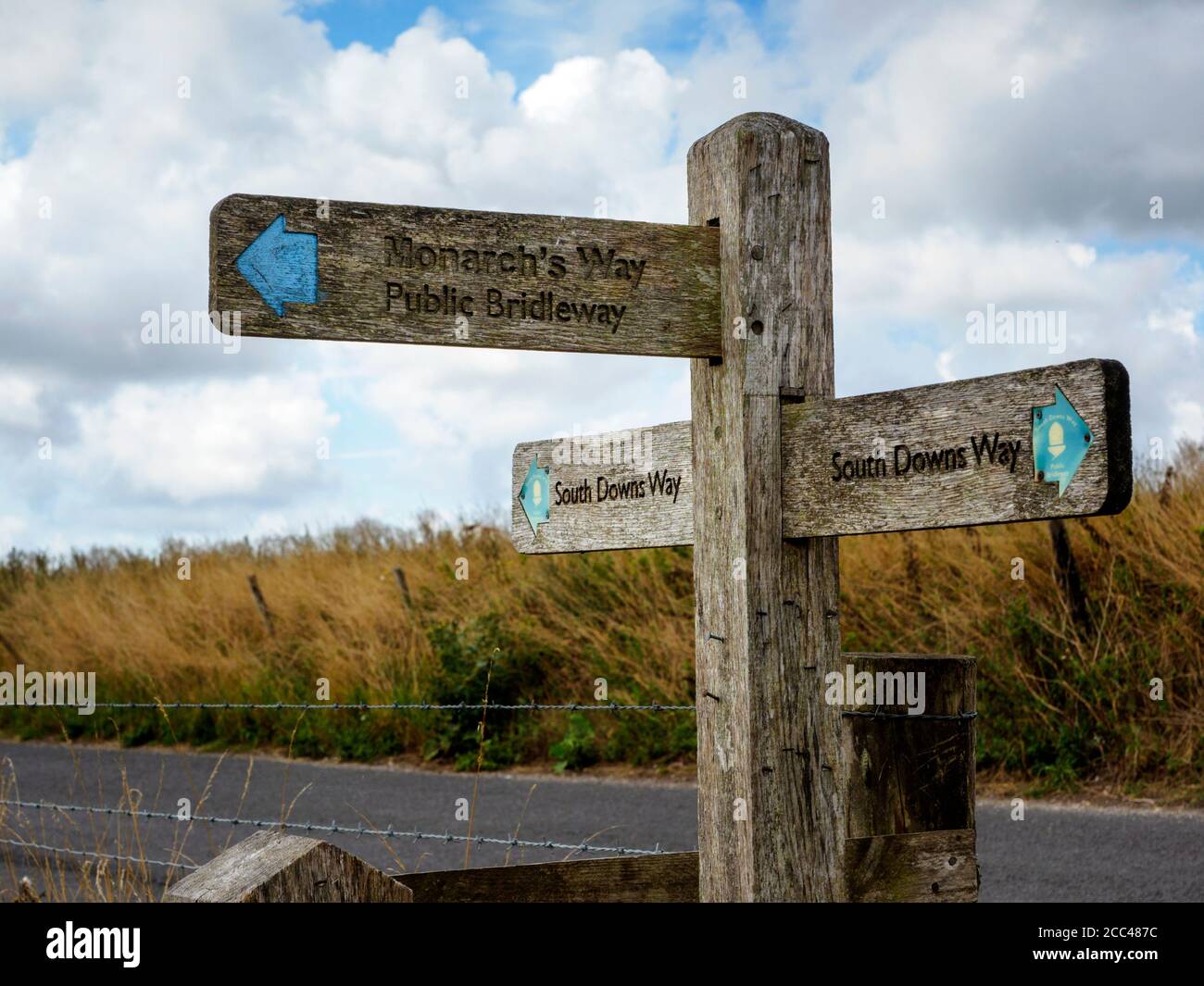 Meeting of the South Downs Way and the long-distance Monarch’s Way paths above Steyning, West Sussex Stock Photo