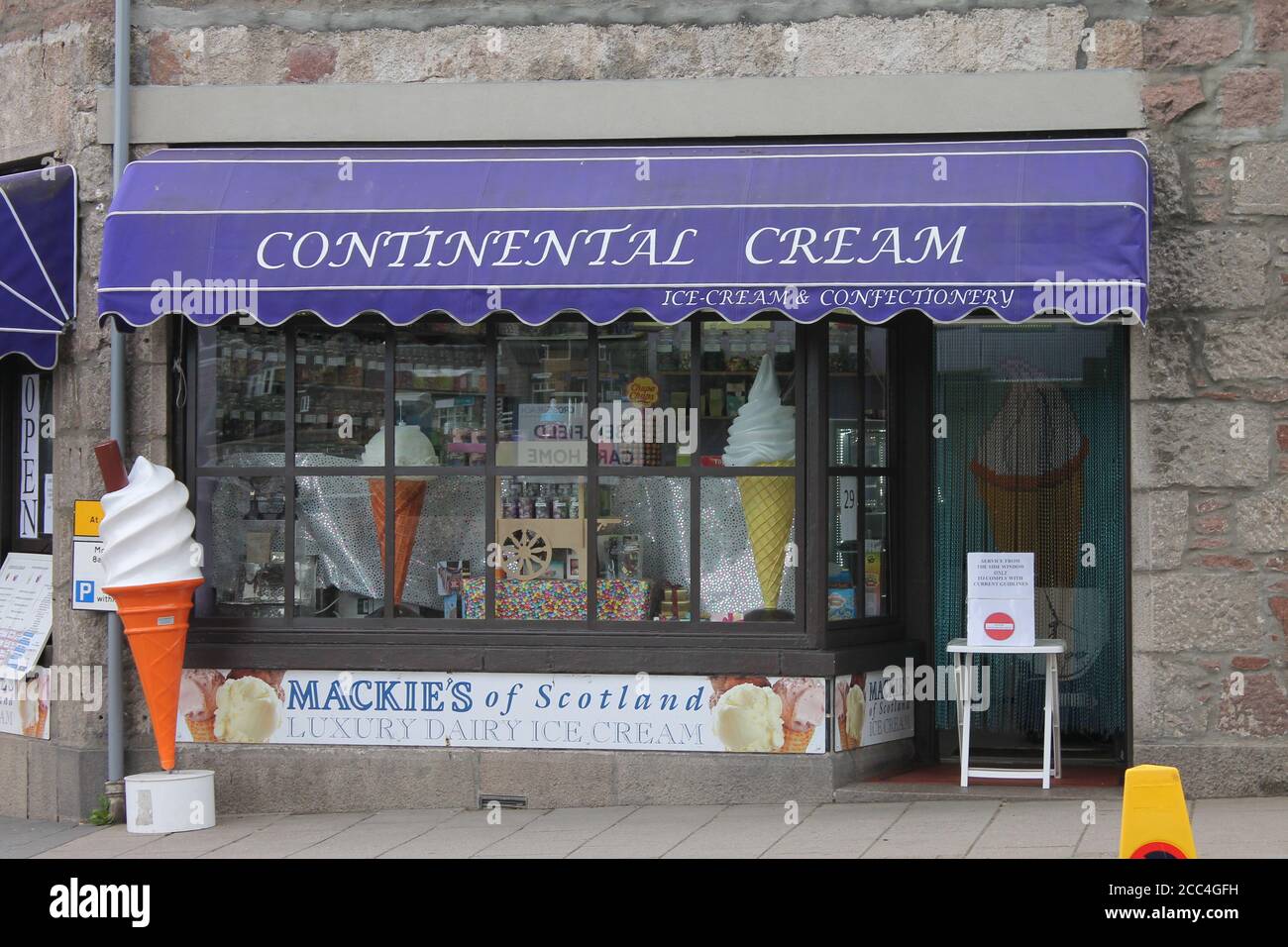 Ice Cream Shop in Banchory with large 99 ice cream outside Stock Photo