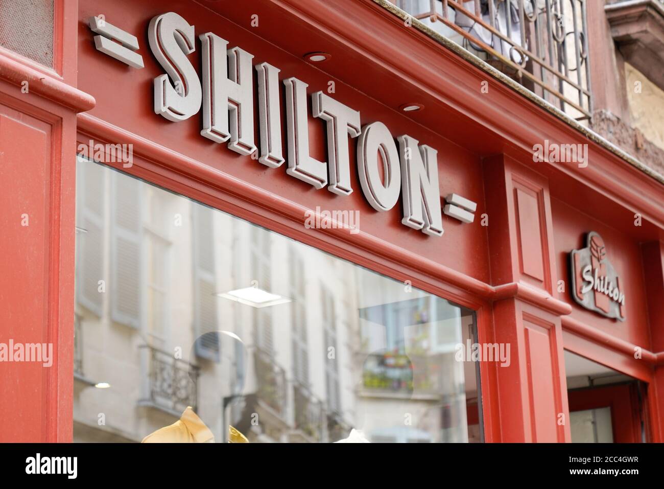 fashion trendy shop