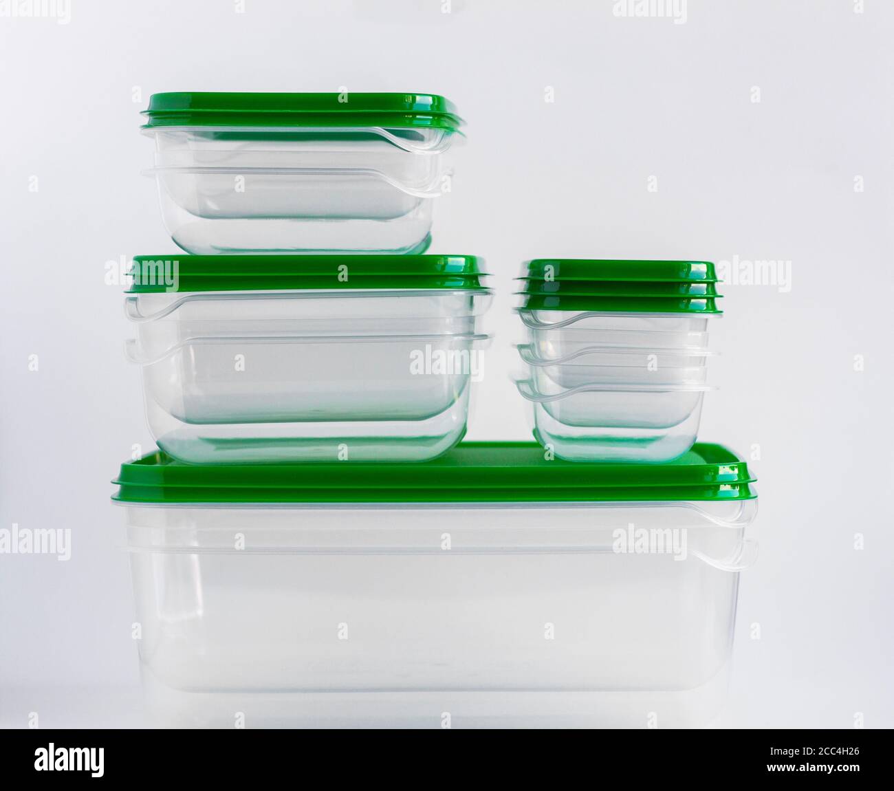 https://c8.alamy.com/comp/2CC4H26/empty-plastic-food-containers-are-stacked-on-a-white-background-2CC4H26.jpg