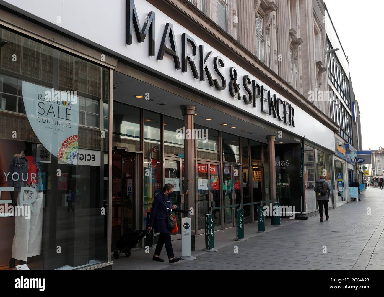 Marks & Spencer to cut 7,000 jobs as clothing sales collapse