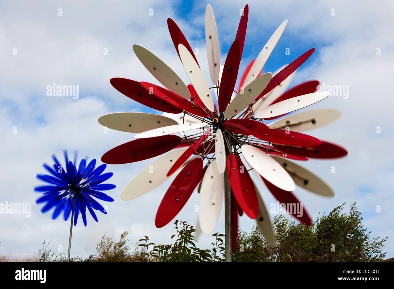Perspex wind sculptures by Michael Chaikin, Tremenheere Sculpture