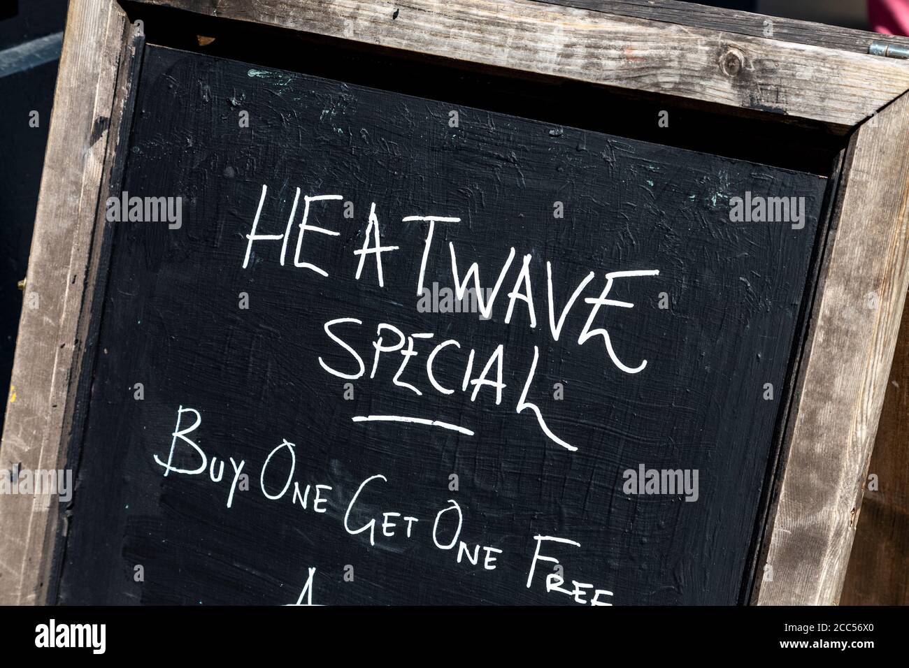 Pub chalkboard saying 'Heatwave Special', London, UK Stock Photo