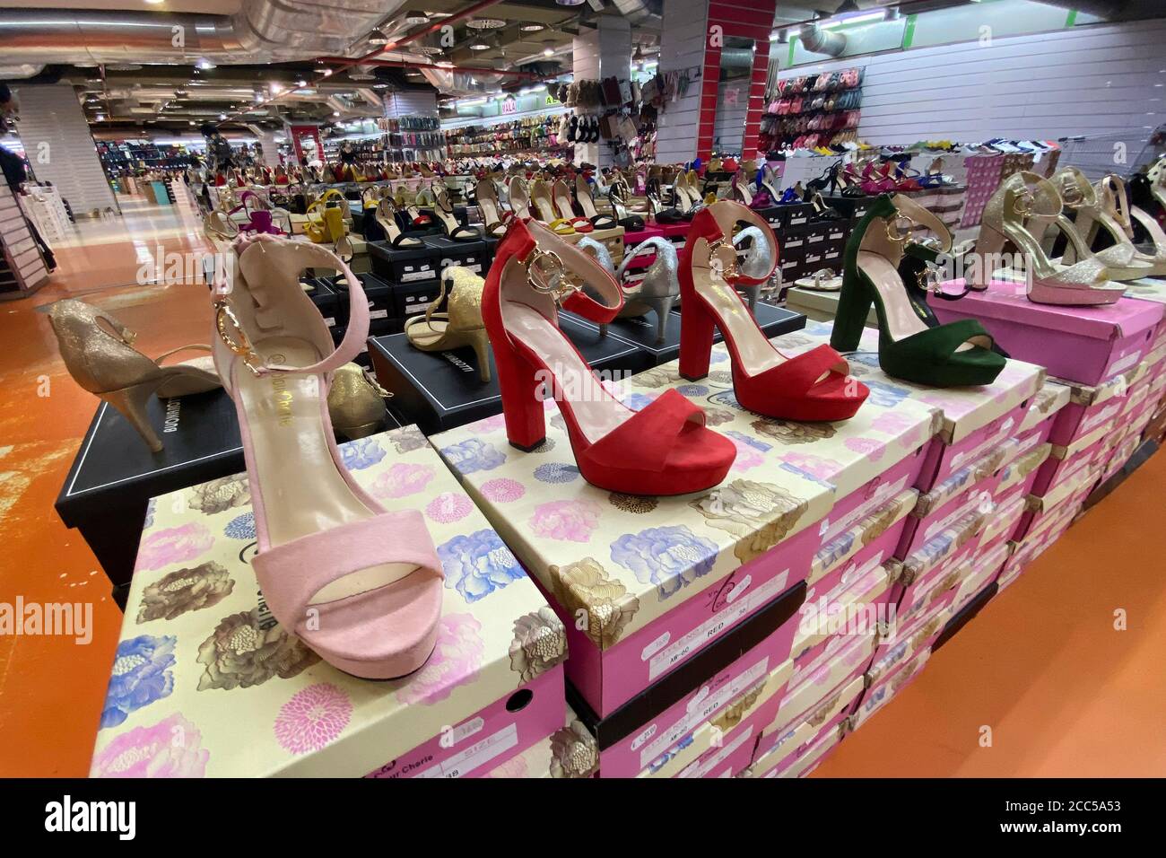 Lisbon, Portugal. 17th Aug, 2020. Shoe store, shoes, shoe store, cheap shoes,  branch, shop in Lisbon/Portugal. | usage worldwide Credit: dpa/Alamy Live  News Stock Photo - Alamy