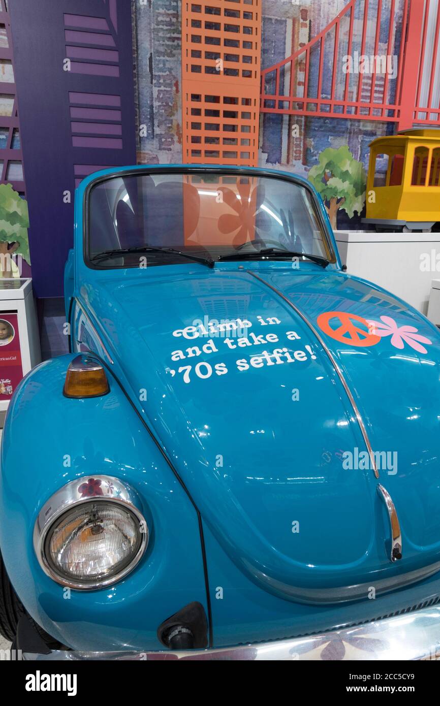 Vw bug girl hi res stock photography and images Alamy