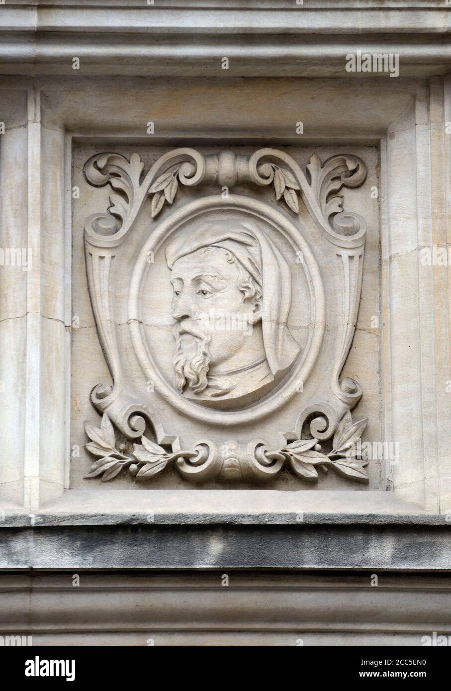 London, England, UK. Head of Geoffrey Chaucer ( 1340s – 1400) English poet and author of the Canterbury Tales, on the facade of the Old Westminster Li Stock Photo