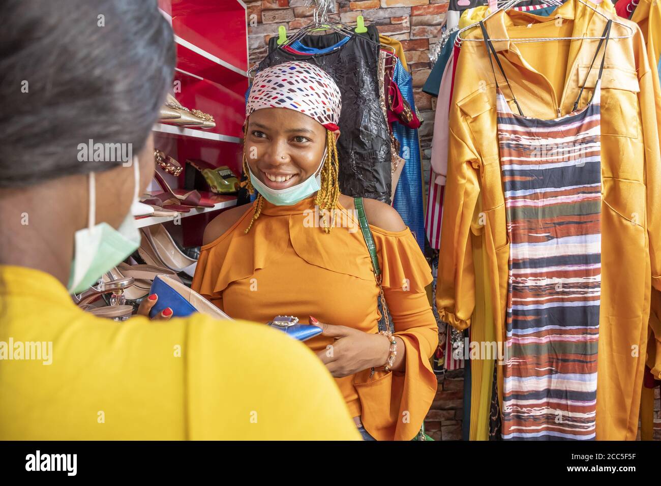 African women fashion hi-res stock photography and images - Alamy