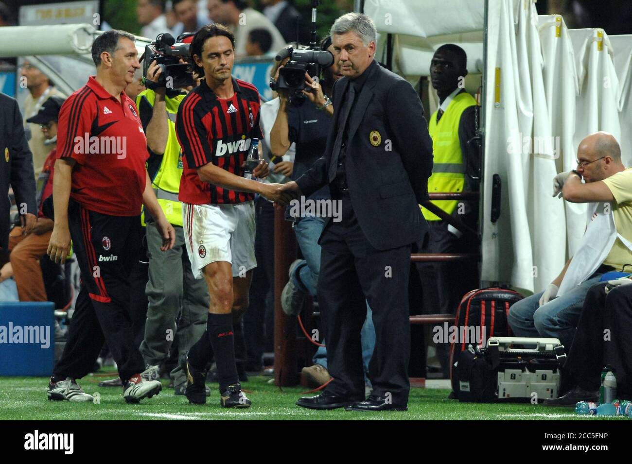 Milan  Italy, 17 August 2007, 'SAN SIRO ' Stadium, L.Berlusconi Trophy 2007 , AC Milan - FC Juventus : Filippo Inzaghi shakes hands with coach Carlo Ancelotti after the substitution Stock Photo