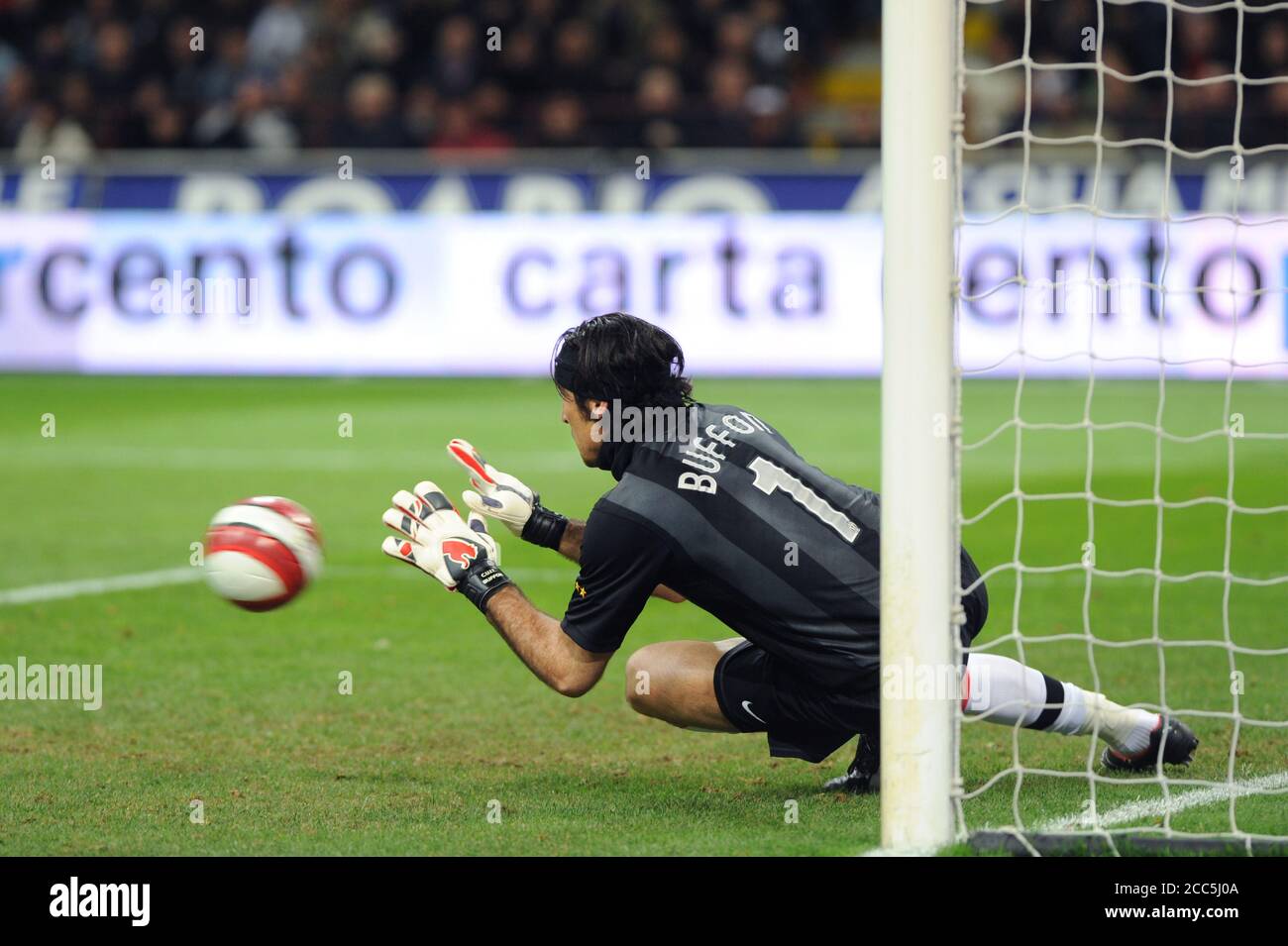 Milan  Italy, 22 March 2008, 'G.MEAZZA SAN SIRO ' Stadium, Serious Football Championship A 2007/2008, FC Inter - FC Juventus : Gianluigi Buffon in action during the match Stock Photo