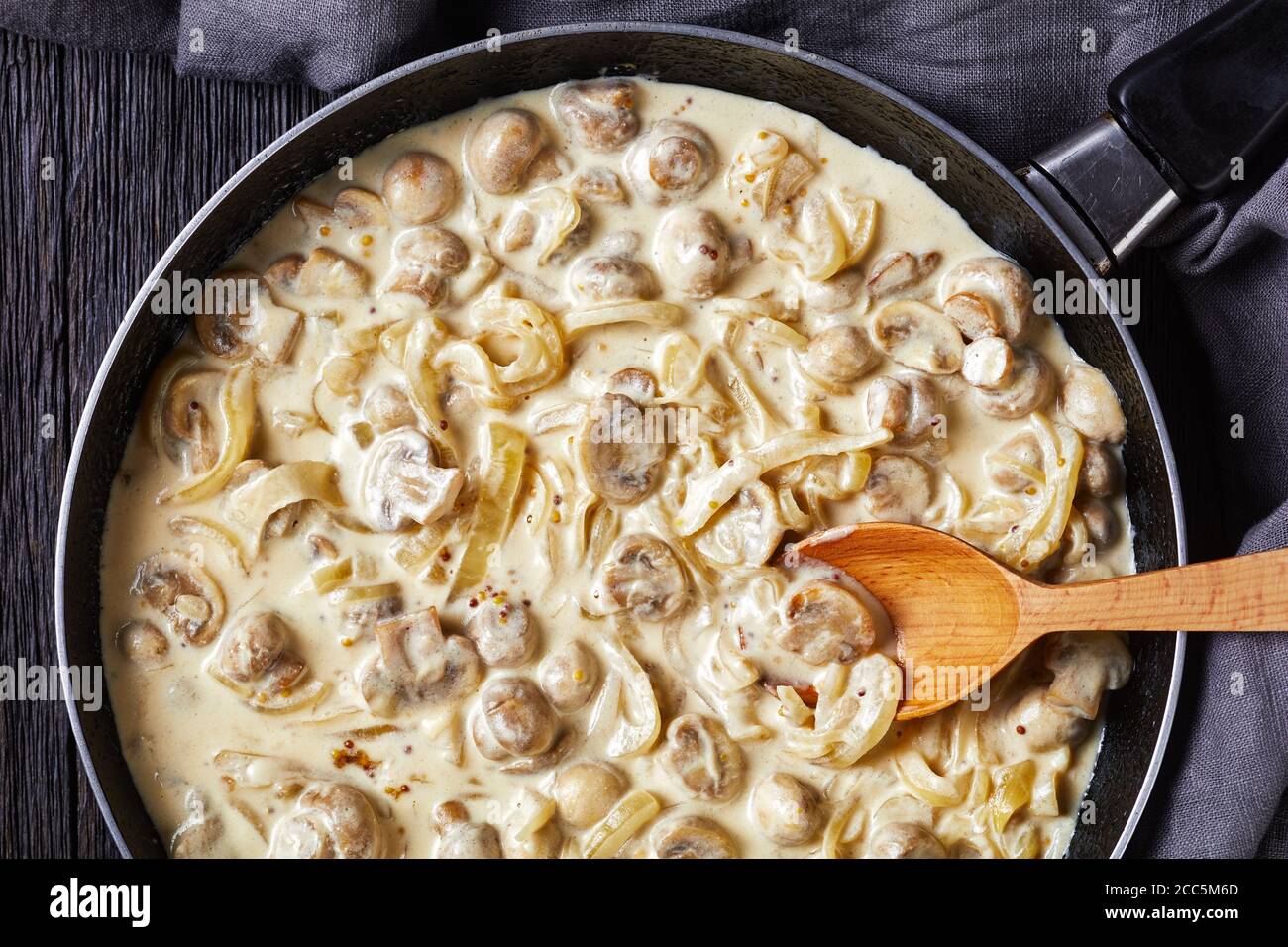 highly versatile creamy button Mushroom Sauce, champignons sauteed in